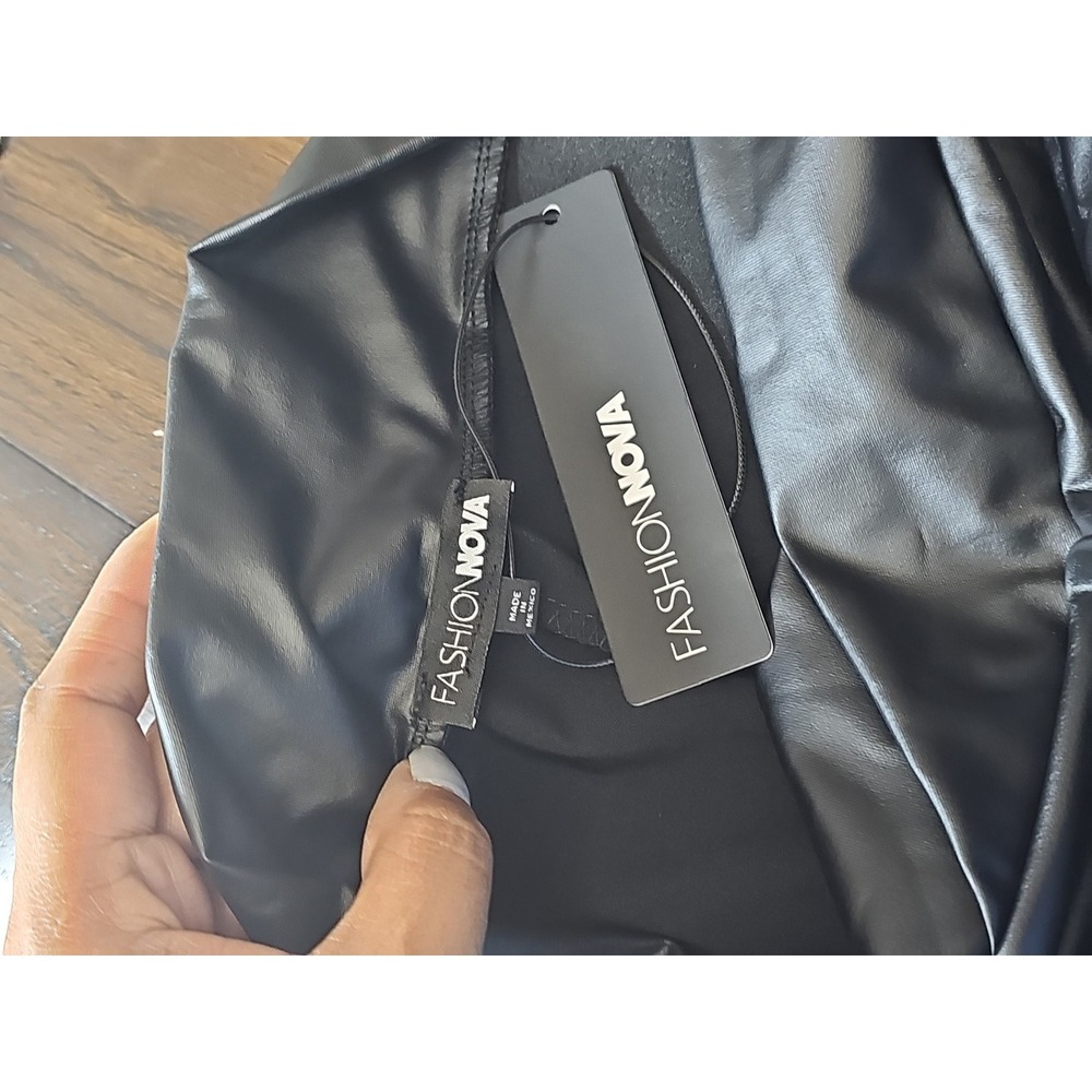 Fashion Nova Black Women's Faux Leather High-Waisted Short Size L - Picture 8 of 11